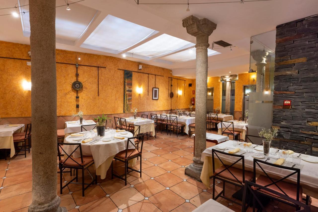 Guest house Restaurante Puerta Del Alcazar 2*
