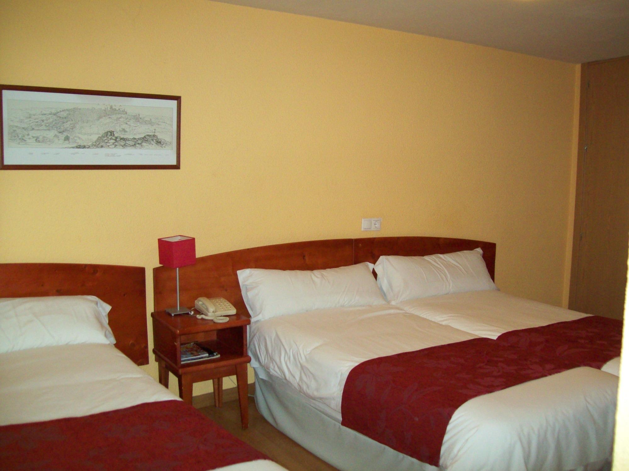 Guest house Restaurante Puerta Del Alcazar 2*