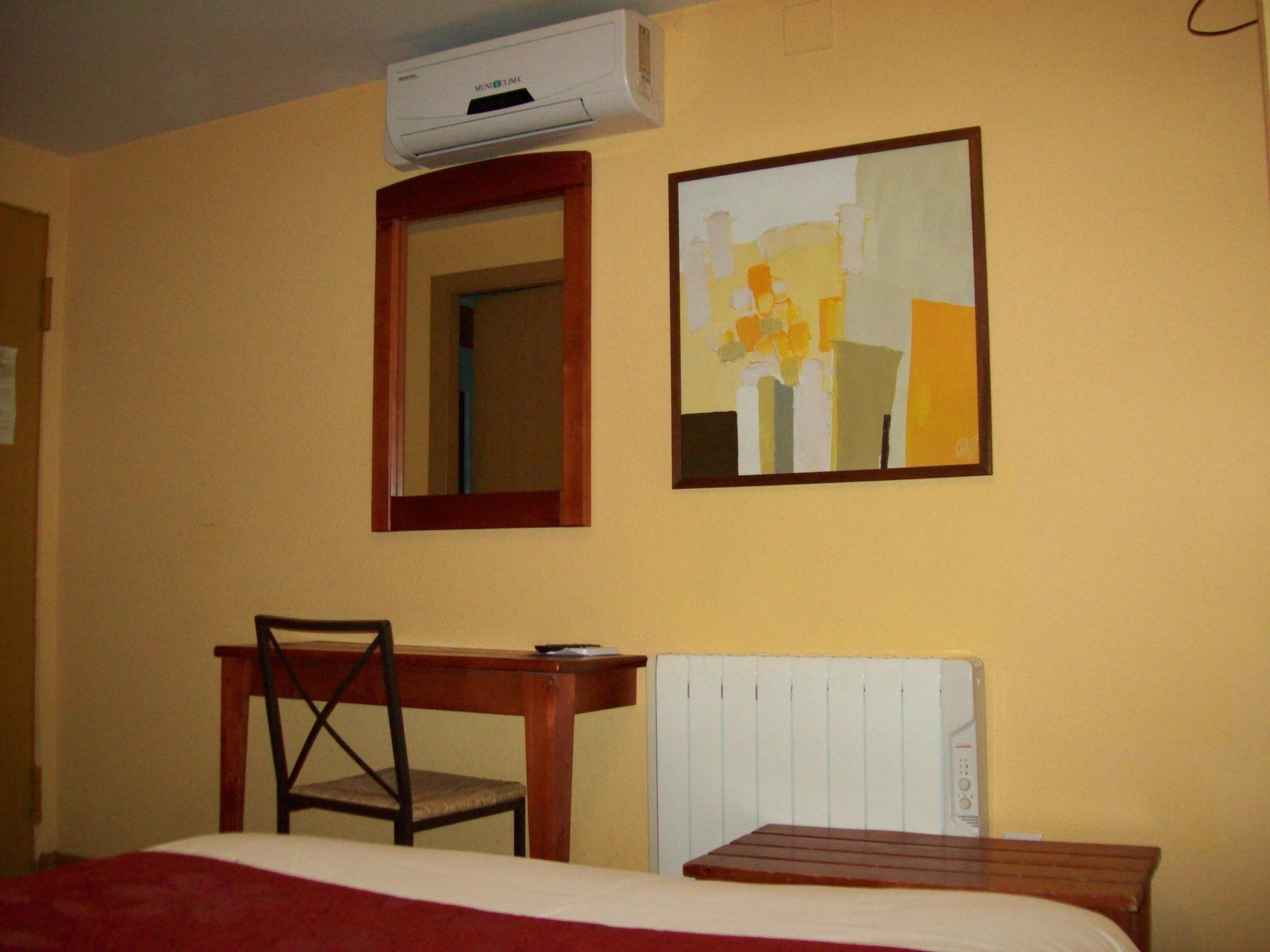 Guest house Restaurante Puerta Del Alcazar 2*